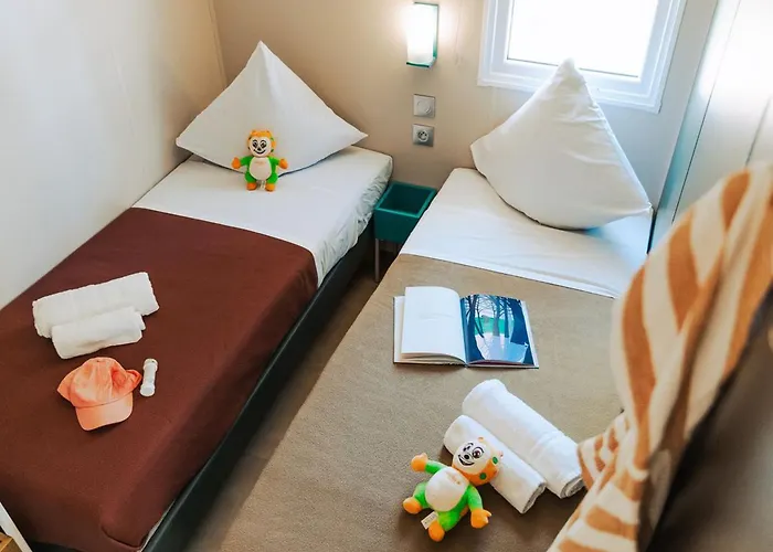 Mobil-home Avec Terrasse, 2 Doubles, Cuisine équipée - Api-1-52-1467 * Saint-Jean-de-Monts