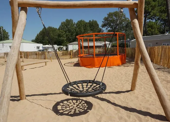 Camping Mobil-home Avec Terrasse, 2 Doubles, Cuisine équipée - Api-1-52-1467 Saint-Jean-de-Monts