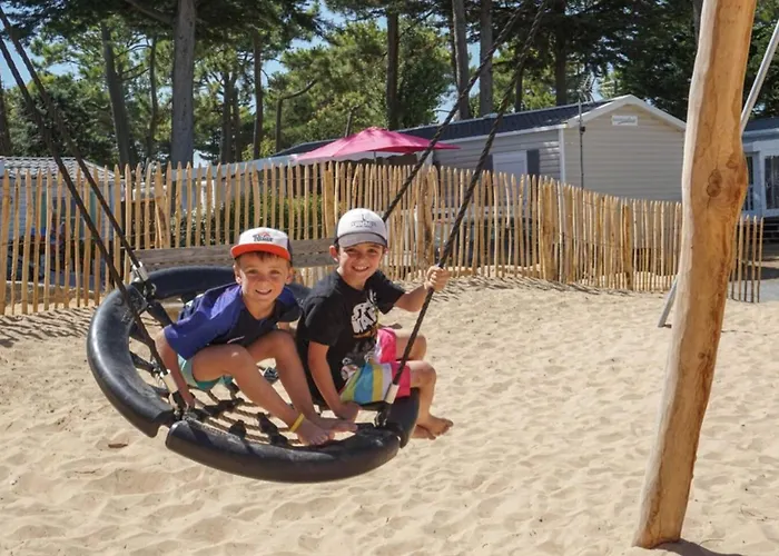Mobil-home Avec Terrasse, 2 Doubles, Cuisine équipée - Api-1-52-1467 Saint-Jean-de-Monts