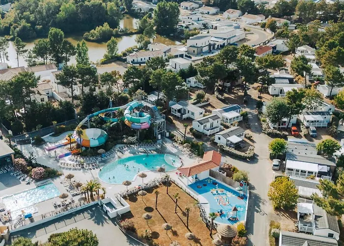 Mobil-home Avec Terrasse, 2 Doubles, Cuisine équipée - Api-1-52-1467 Camping *